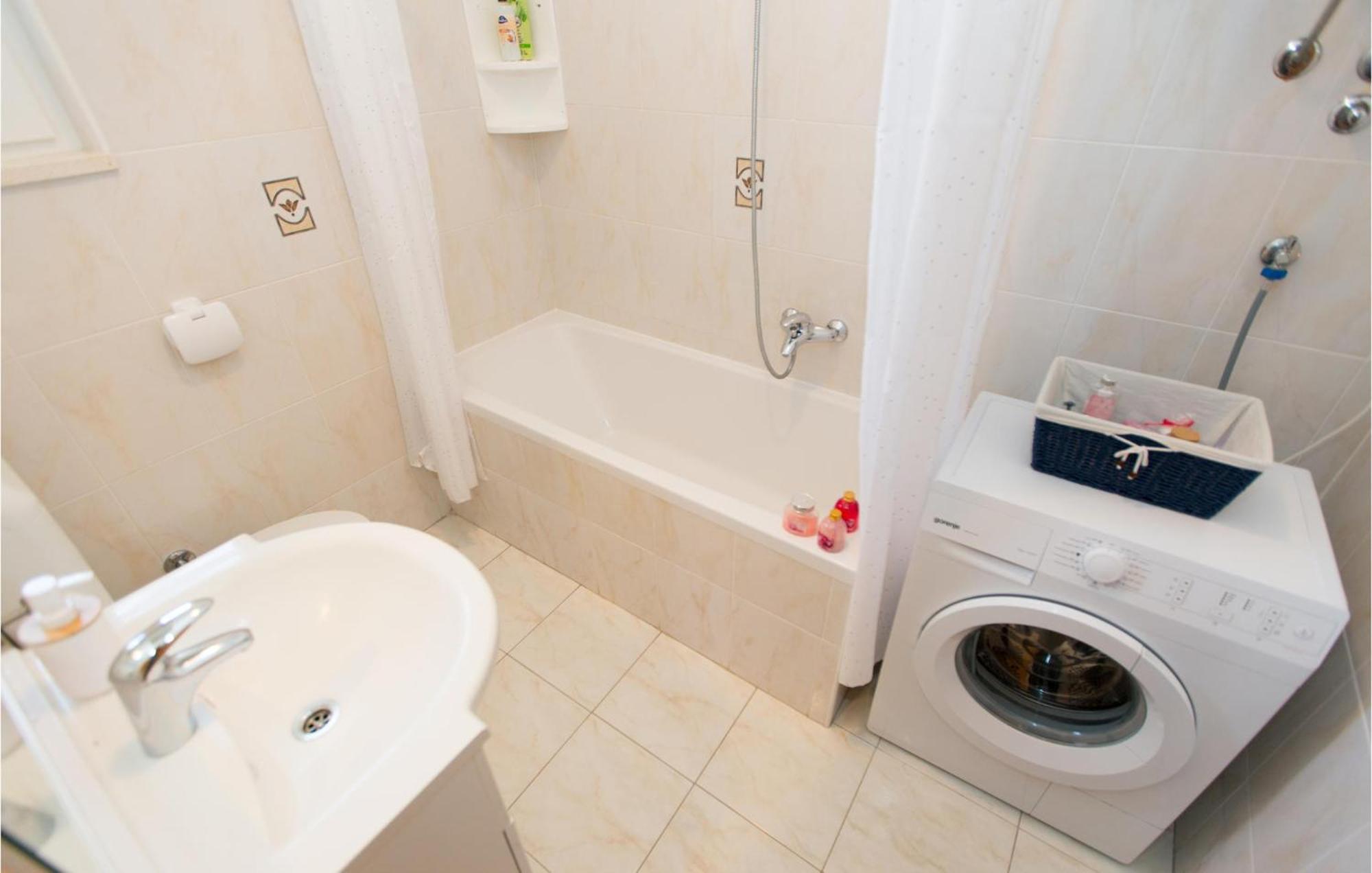3 Bedroom Lovely Home In Plat 米利尼 外观 照片