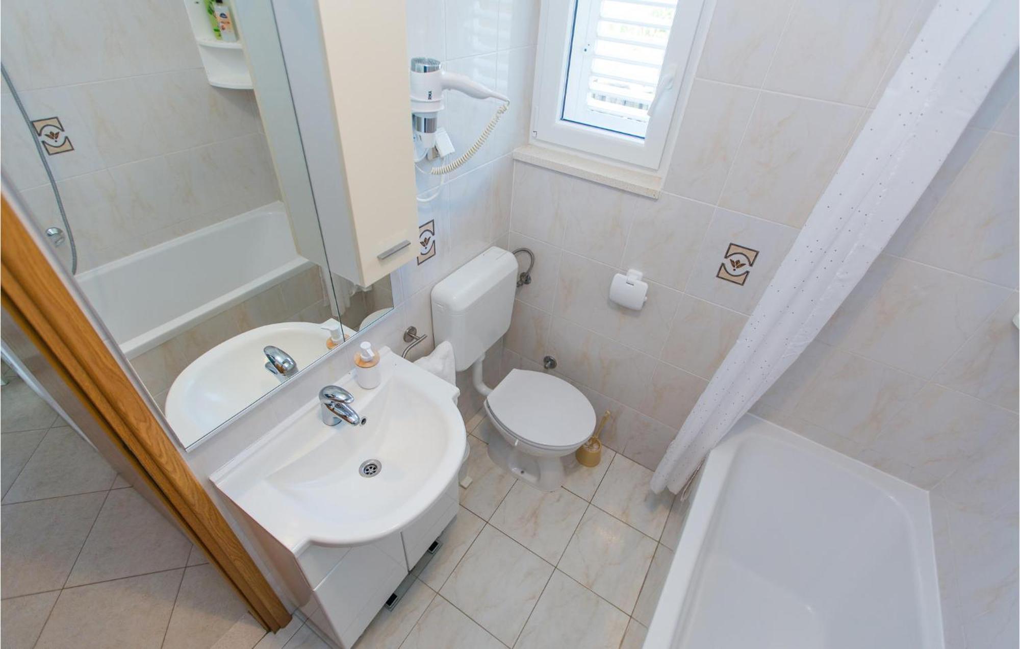 3 Bedroom Lovely Home In Plat 米利尼 外观 照片