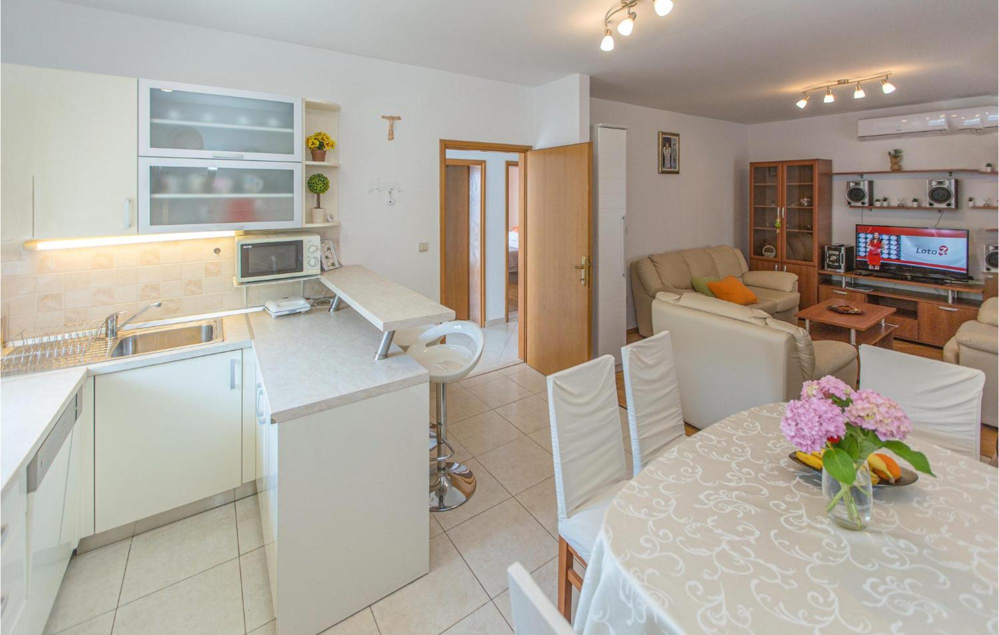 3 Bedroom Lovely Home In Plat 米利尼 外观 照片